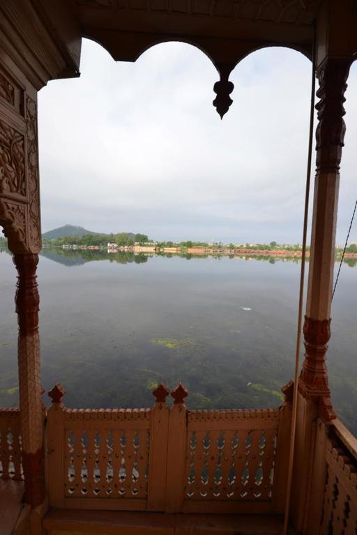Houseboat Lily Of Nageen Srīnagar Exterior foto