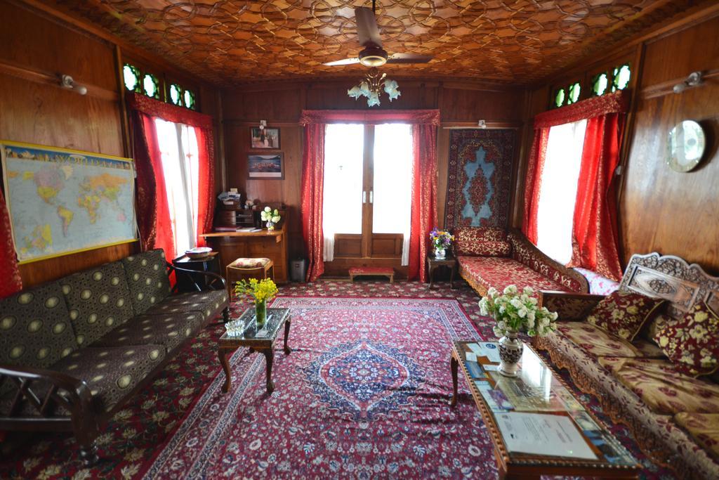 Houseboat Lily Of Nageen Srīnagar Exterior foto